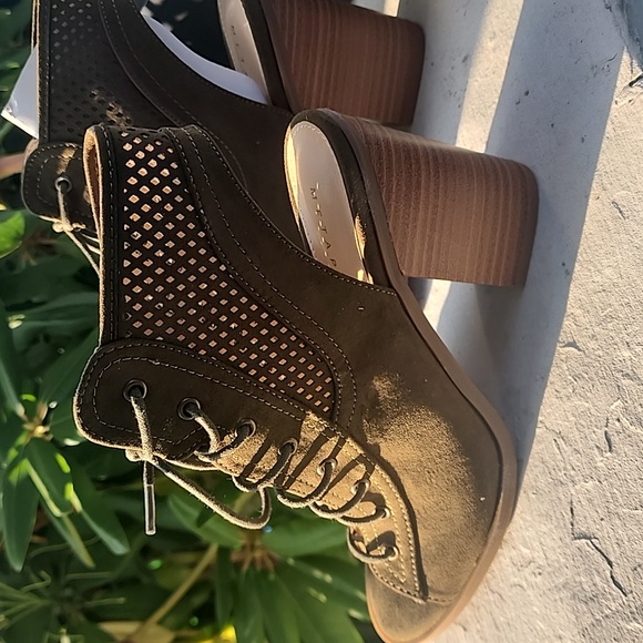 Metaphor Shoes - Metaphor Womens Sz 7 Tiana Green Lace Up Ankle Booties NIB